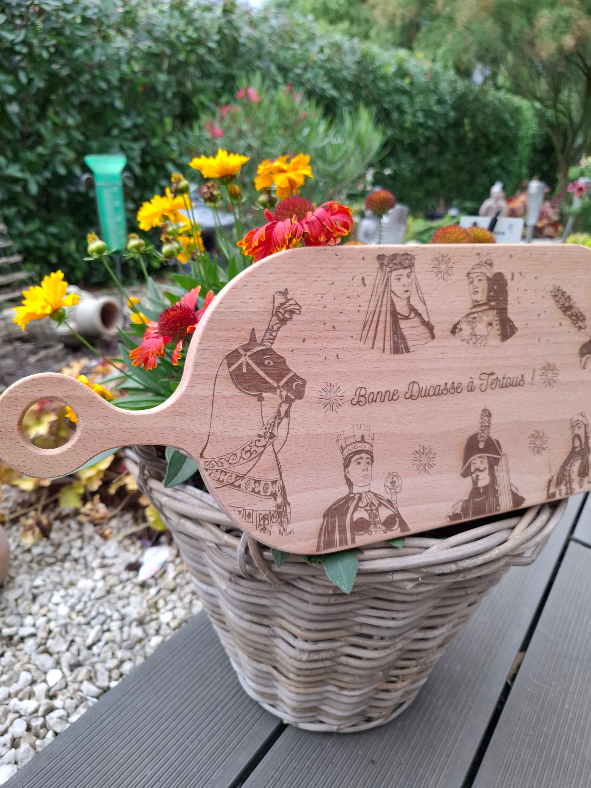 Planche courbée en hêtre - Bonne Ducasse à Tertous !