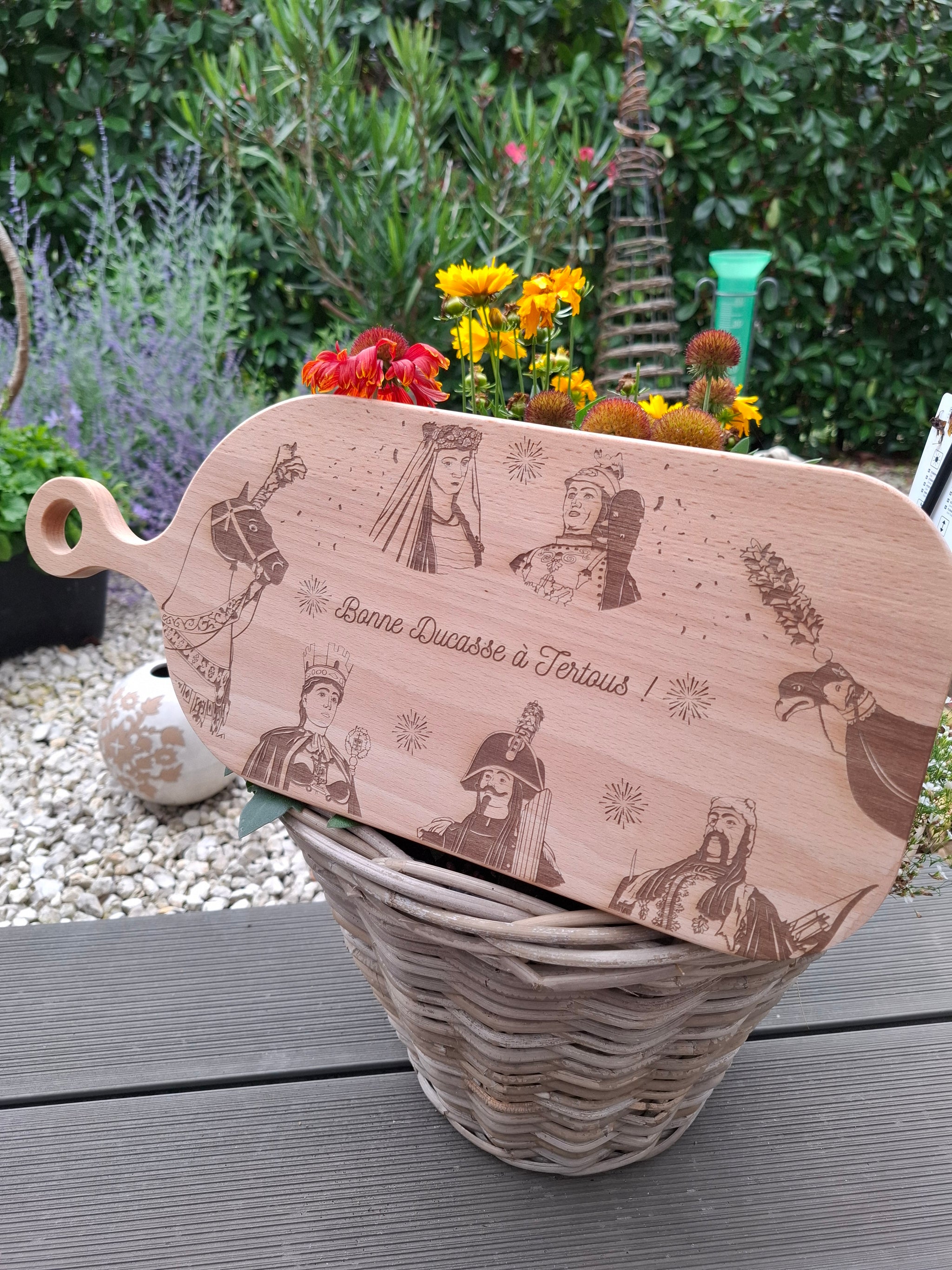 Planche courbée en hêtre - Bonne Ducasse à Tertous !