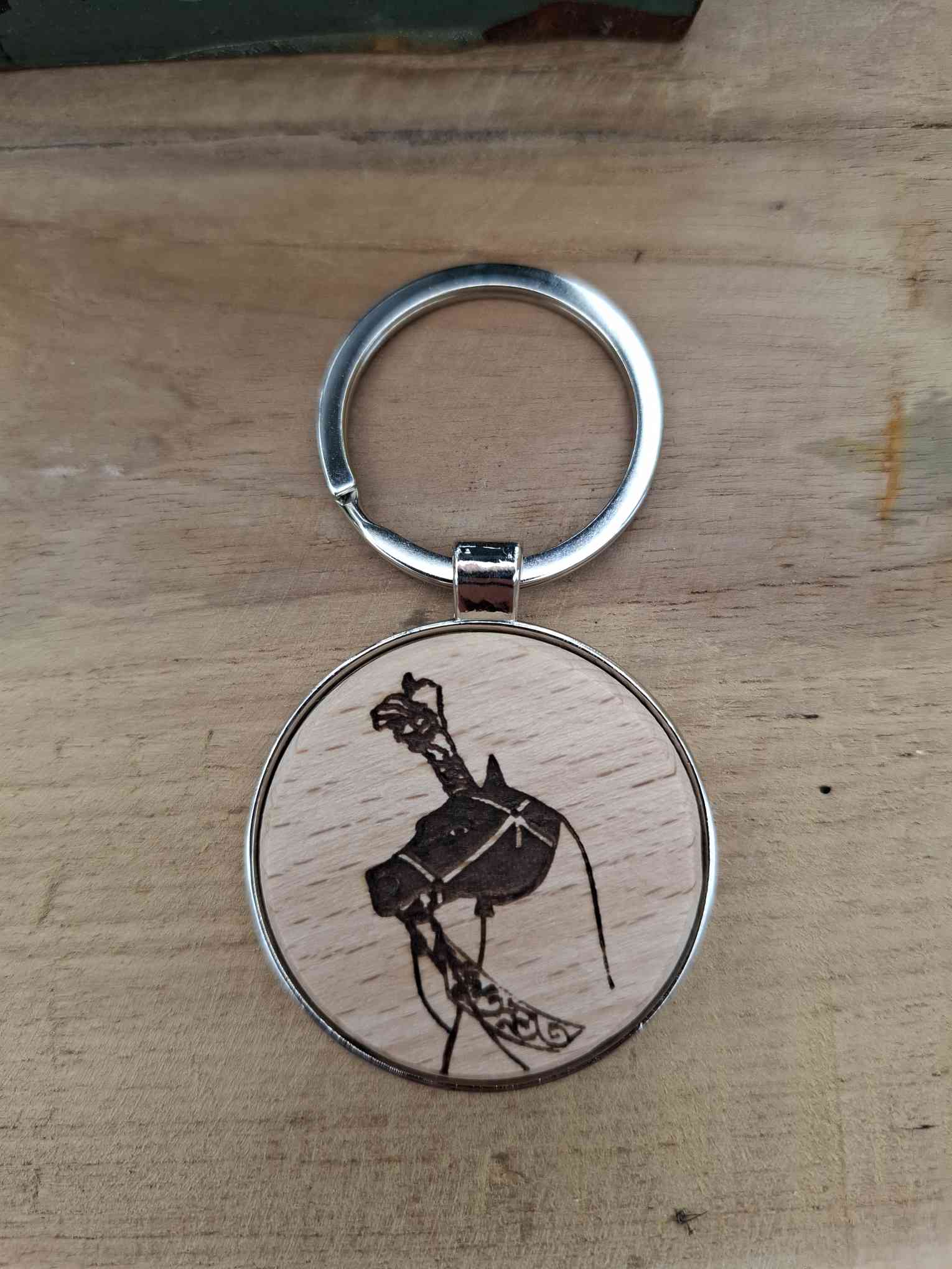 Porte-clés en bois gravé - Géants de la Ducasse d'Ath
