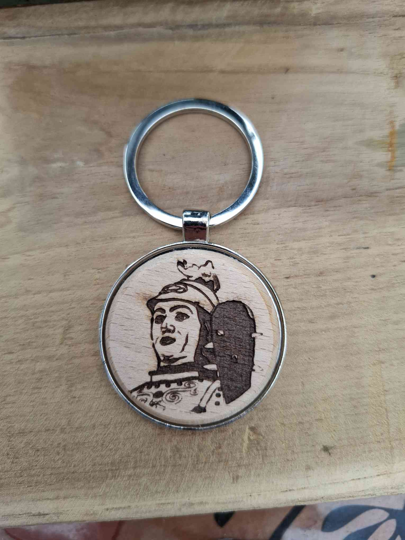 Porte-clés en bois gravé - Géants de la Ducasse d'Ath