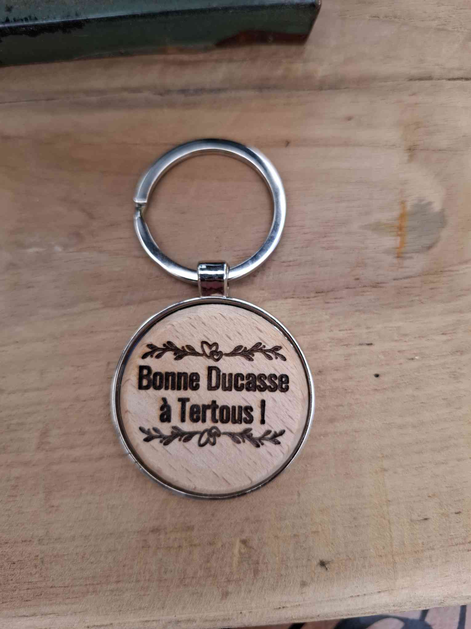 Porte-clés en bois gravé - Géants de la Ducasse d'Ath