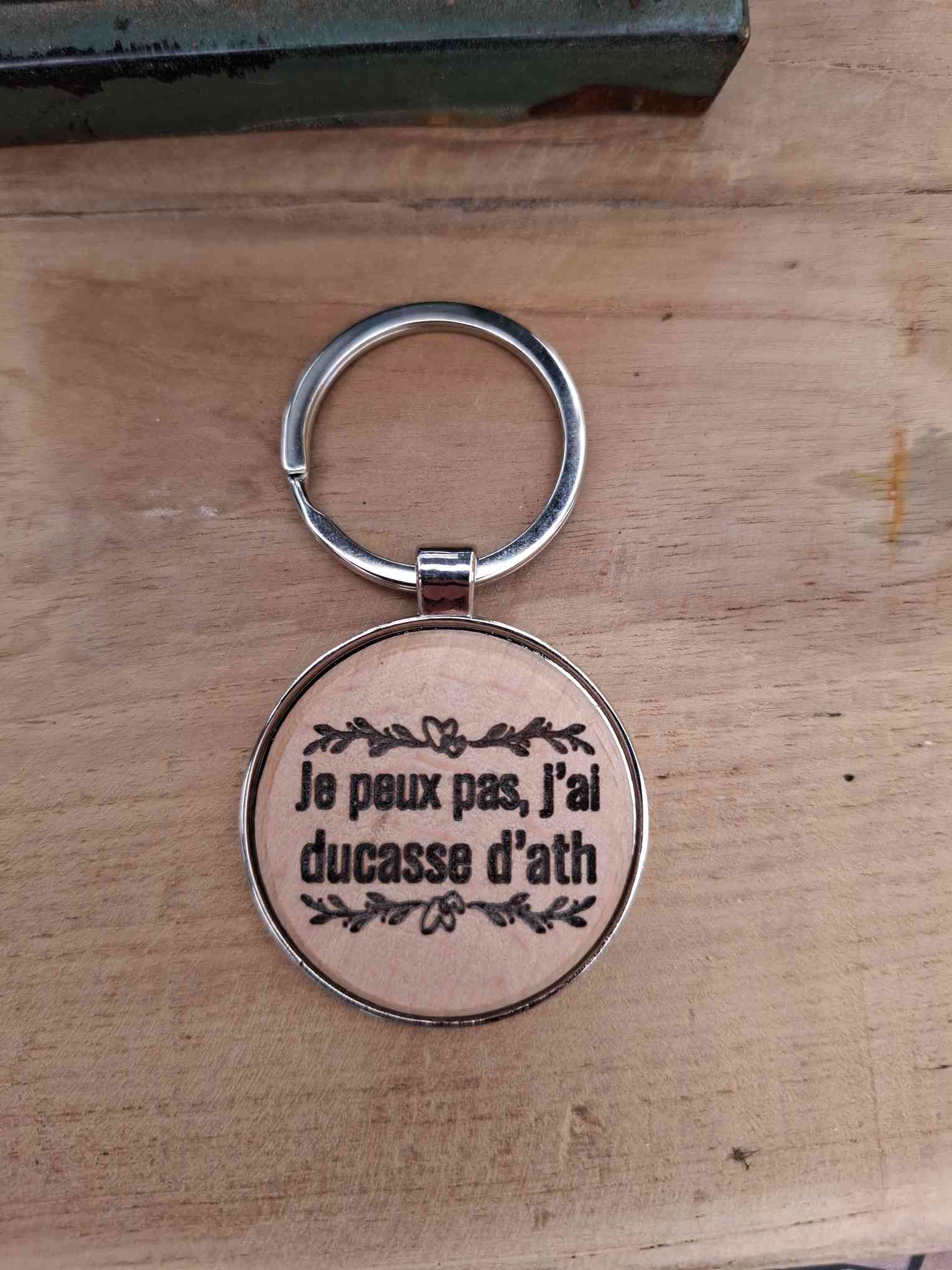Porte-clés en bois gravé - Géants de la Ducasse d'Ath
