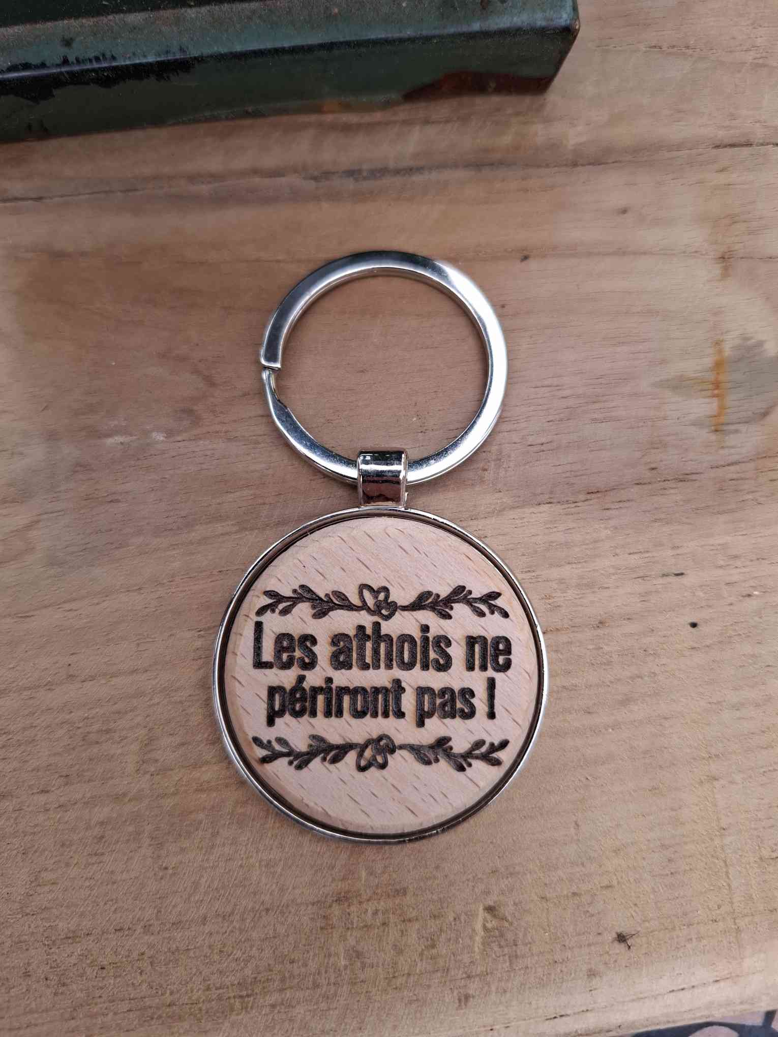 Porte-clés en bois gravé - Géants de la Ducasse d'Ath