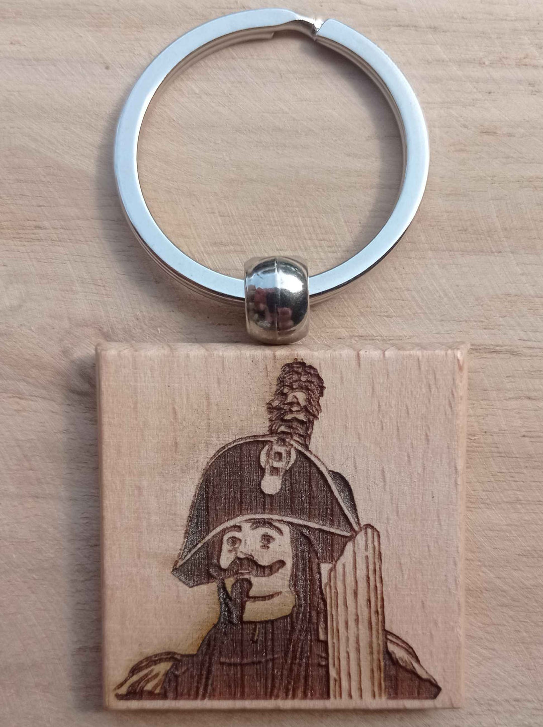 Porte-clés en bois gravé - Géants de la Ducasse d'Ath