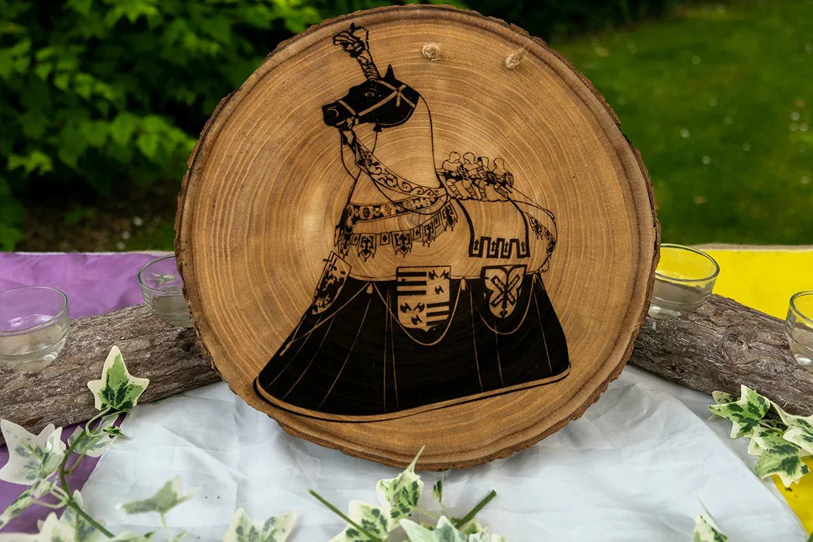 Rondins de Bois Gravés – Cheval Bayard de la Ducasse d'Ath - Grav - O - Deco