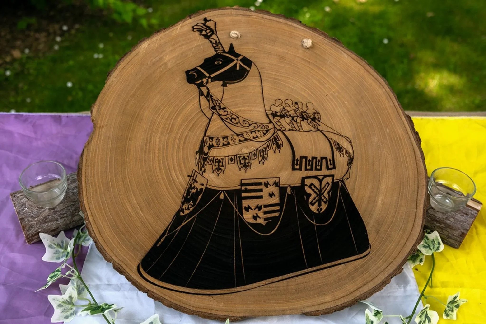 Rondins de Bois Gravés – Cheval Bayard de la Ducasse d'Ath - Grav - O - Deco